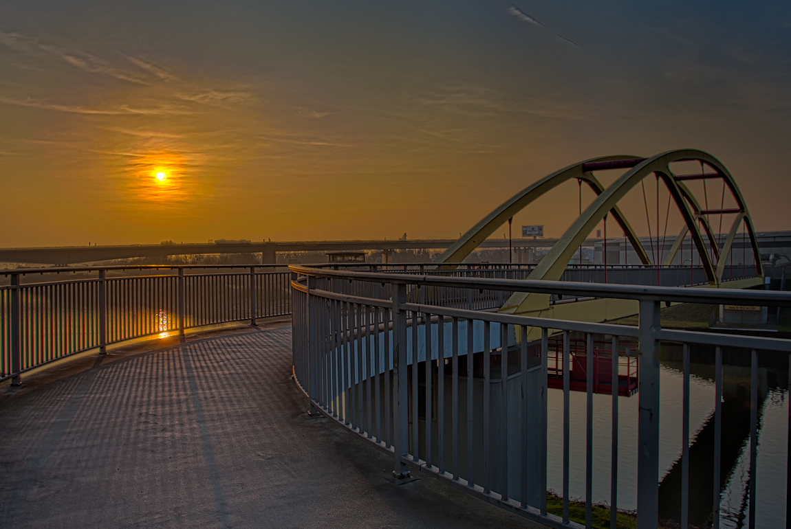 Vor der Brücke