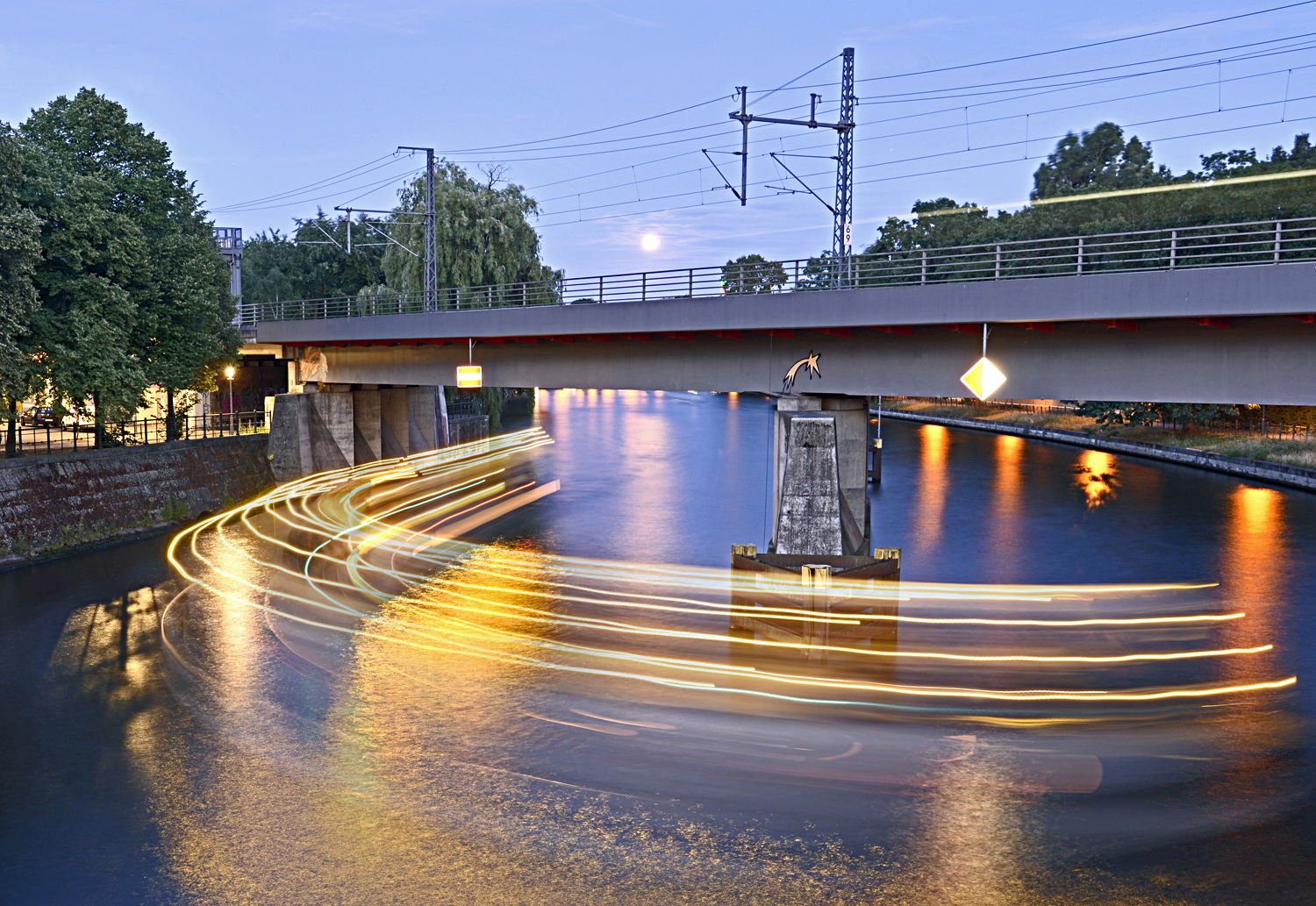 Vor der Brücke