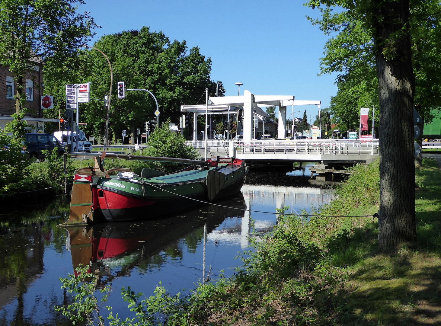 Vor der Brücke