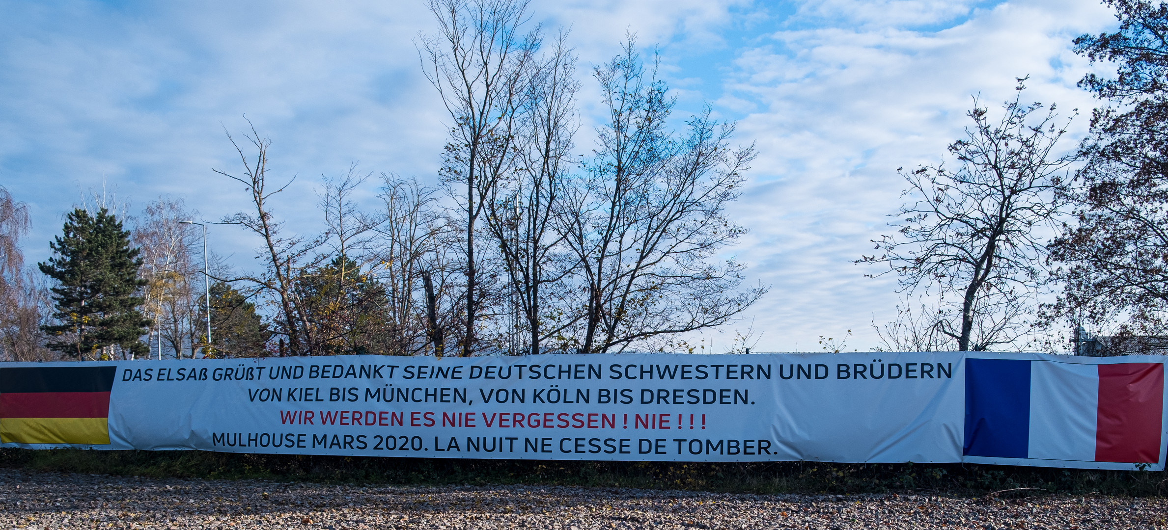 Vor der deutschen Grenze Huningue - Weil am Rhein