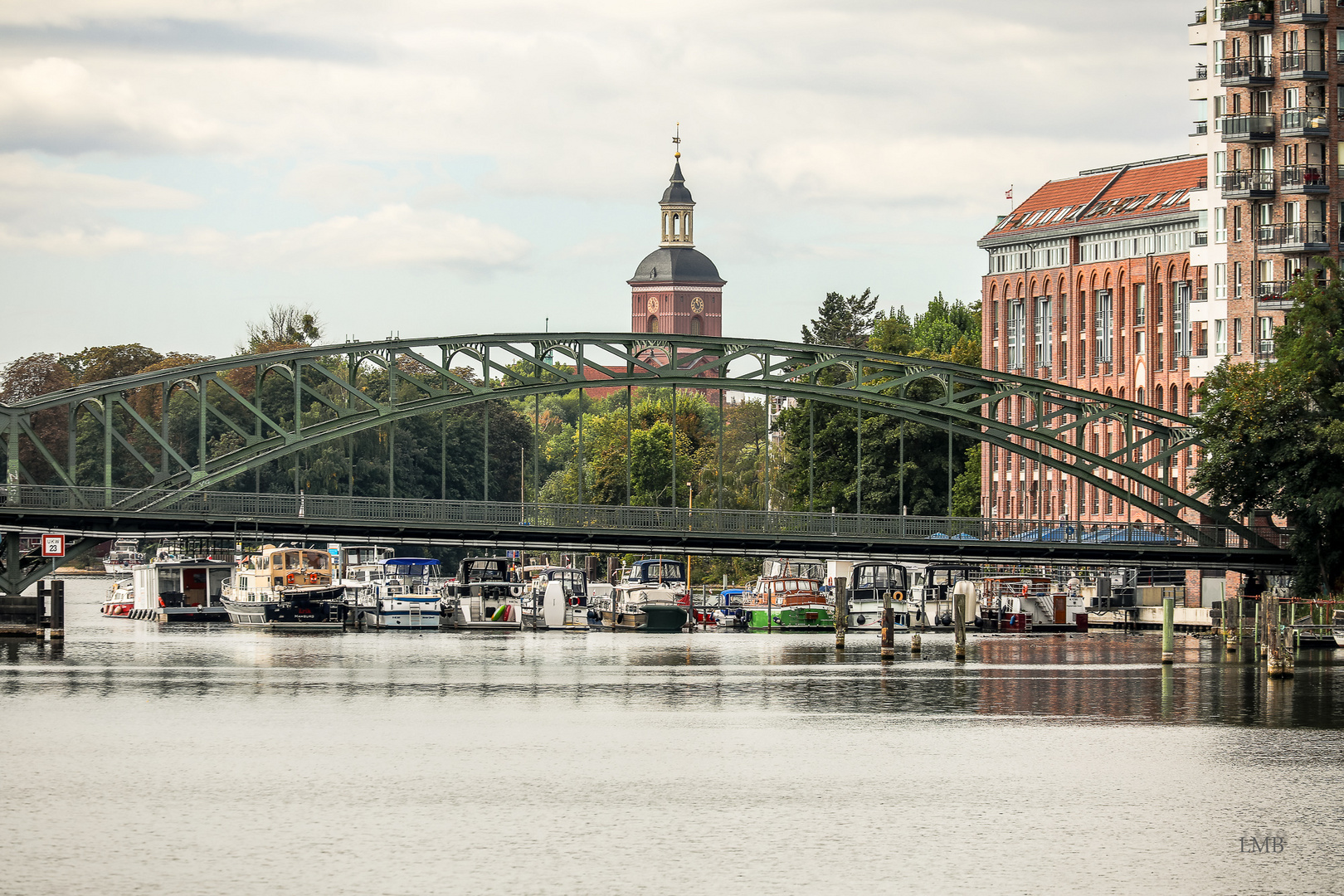 Vor der Eiswerderbrücke