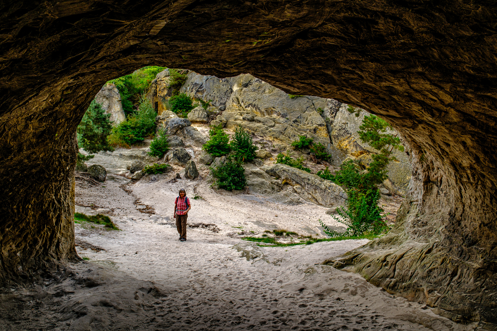 Vor der Höhle