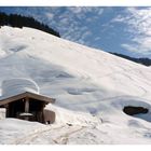 vor der Holzknechthütte nach einer Skitour bei Maria Alm