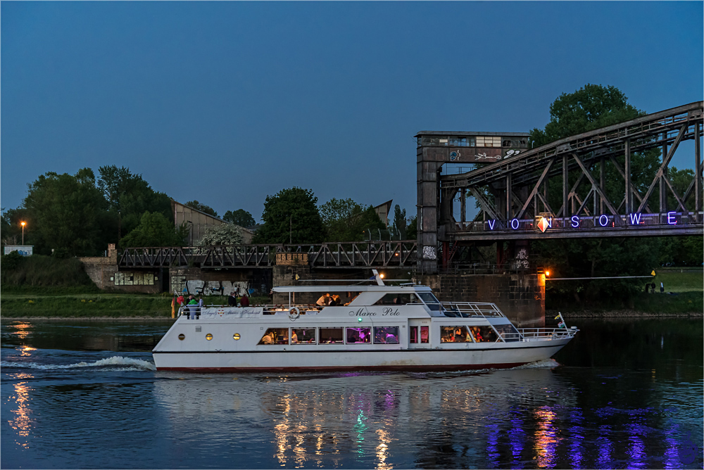 Vor der Hubbrücke