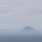 ... vor der Isle of Arran im Dunst ...