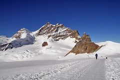 Vor der Jungfrau...