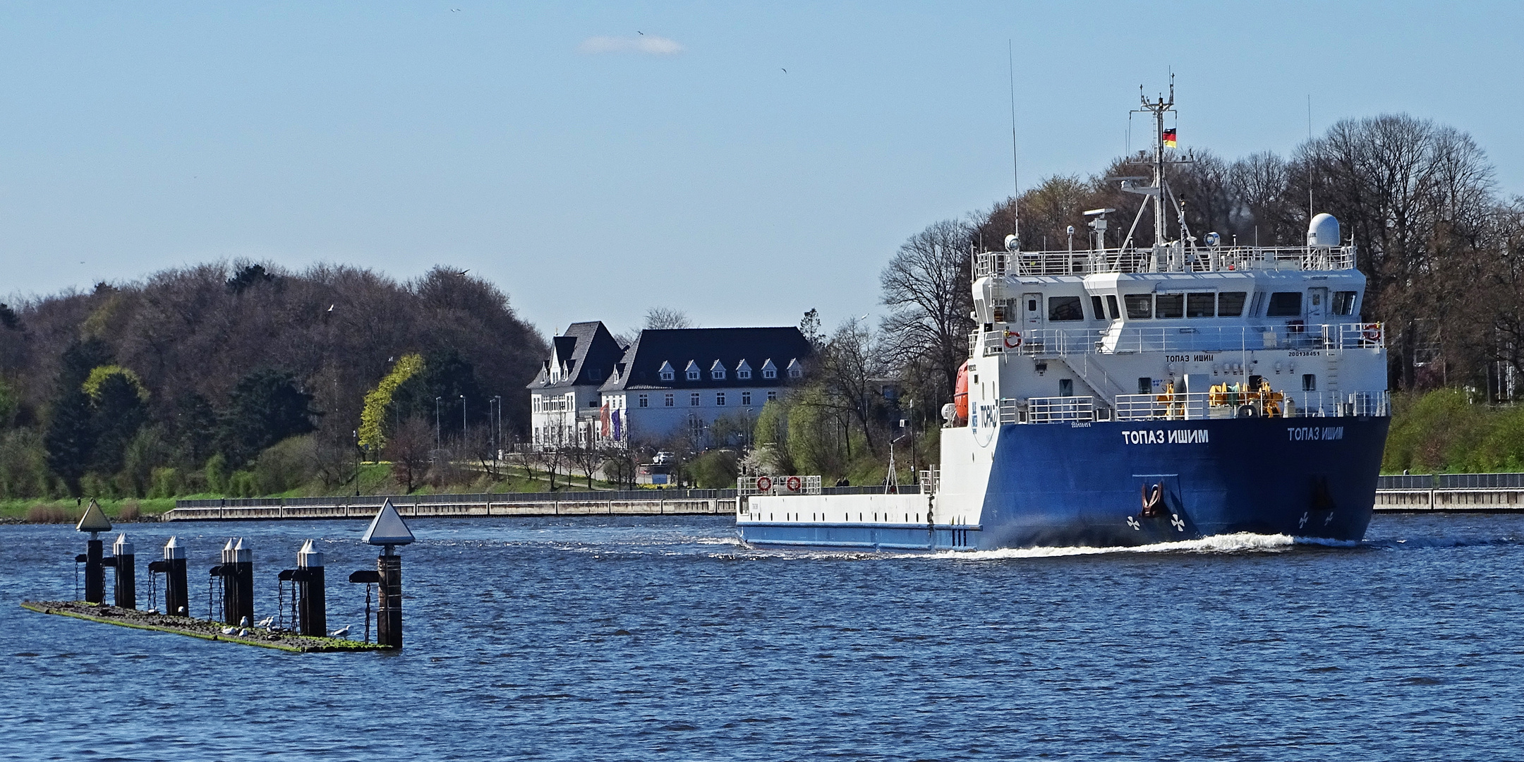 vor der Kanal-Meisterei in Osterrönfeld