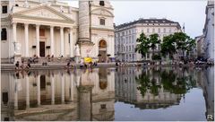 Vor der Karlskirche (1)