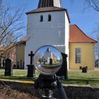 Vor der Kirche 1