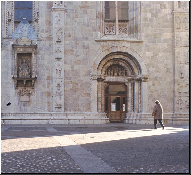 Vor der Kirche - Como 2003.04