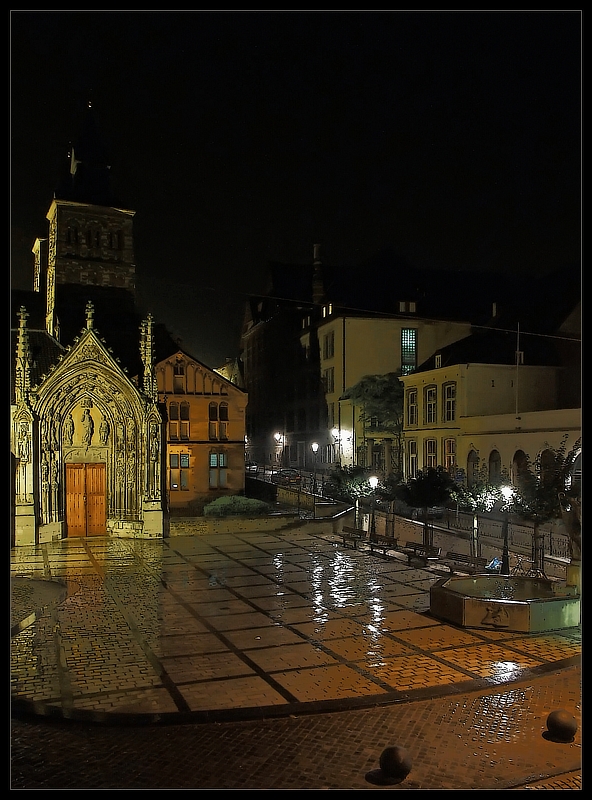 Vor der Kirche, nach dem Regen