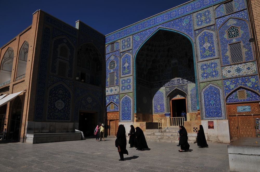 Vor der Lotfollah-Moschee