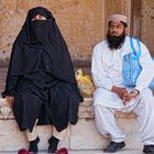 Vor der Moschee von Lahore, Pakistan