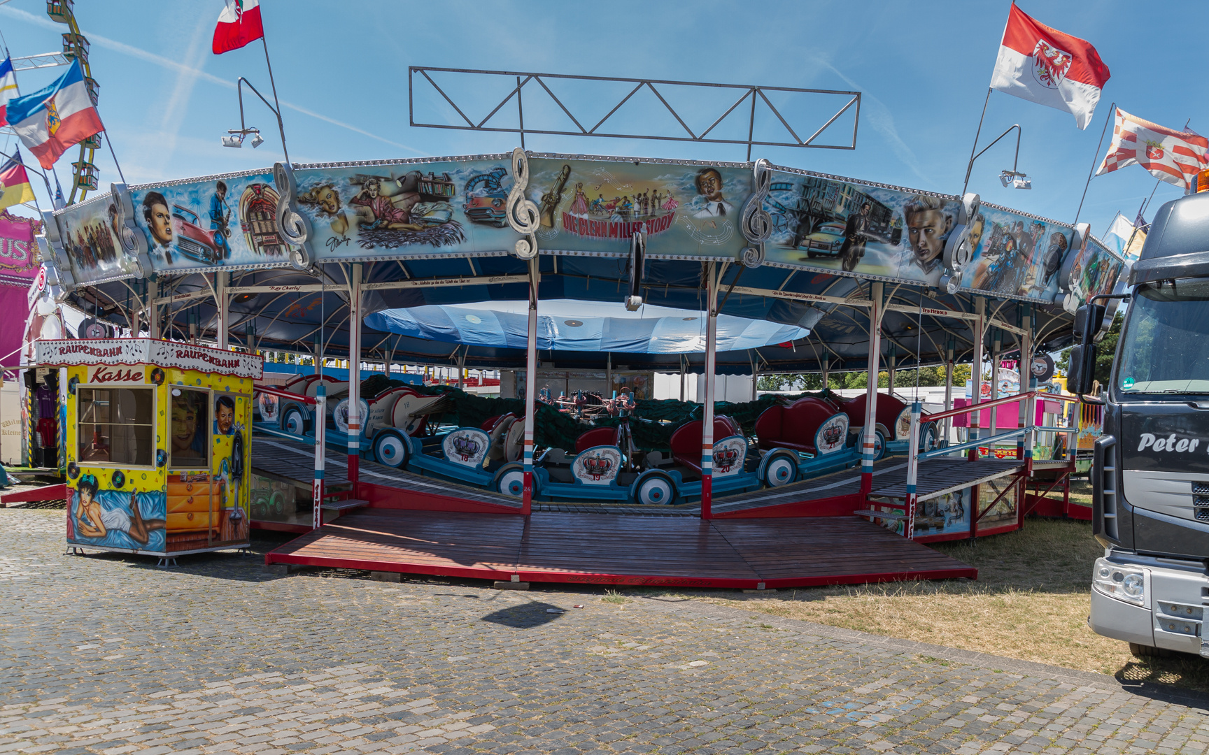 Vor der ... Rheinkirmes Düsseldorf_V12