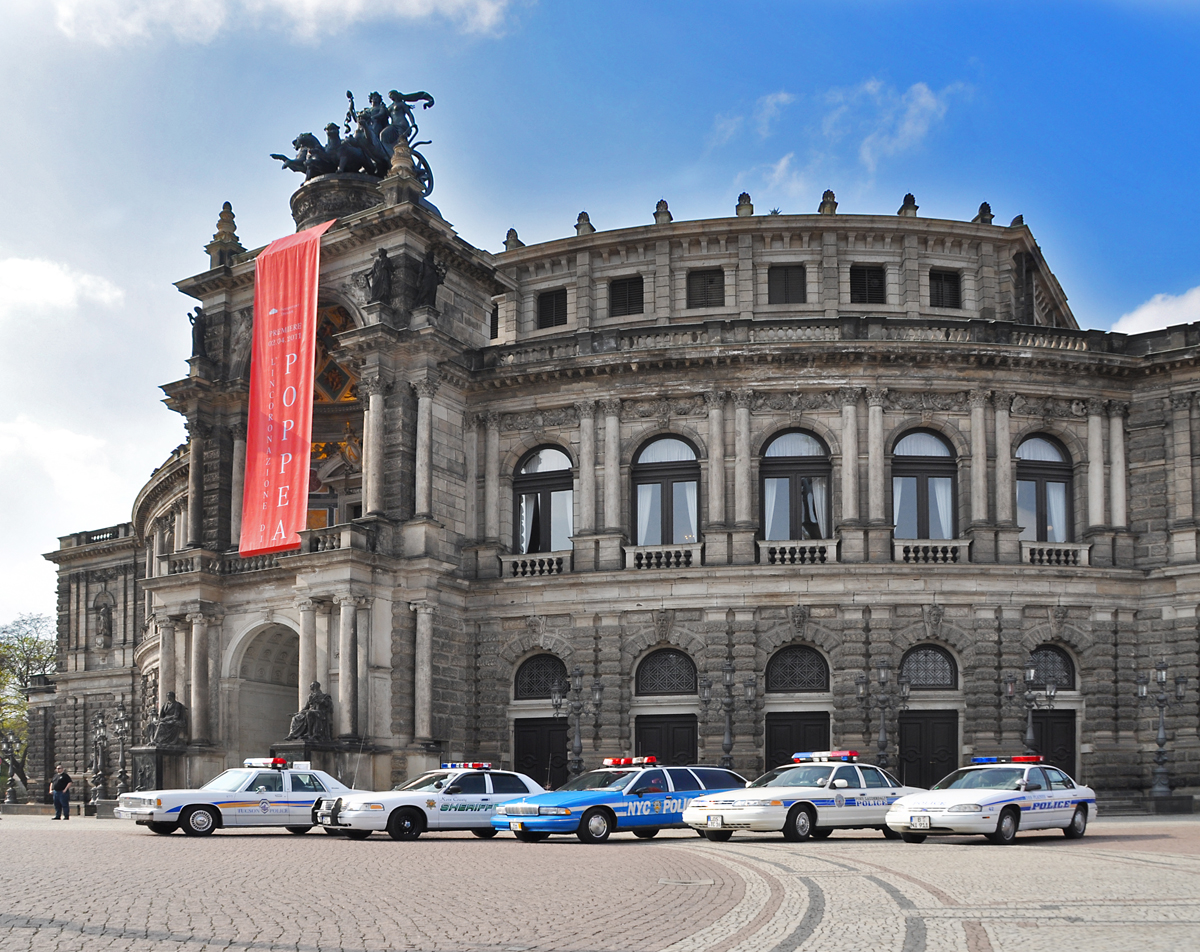 Vor der Semperoper