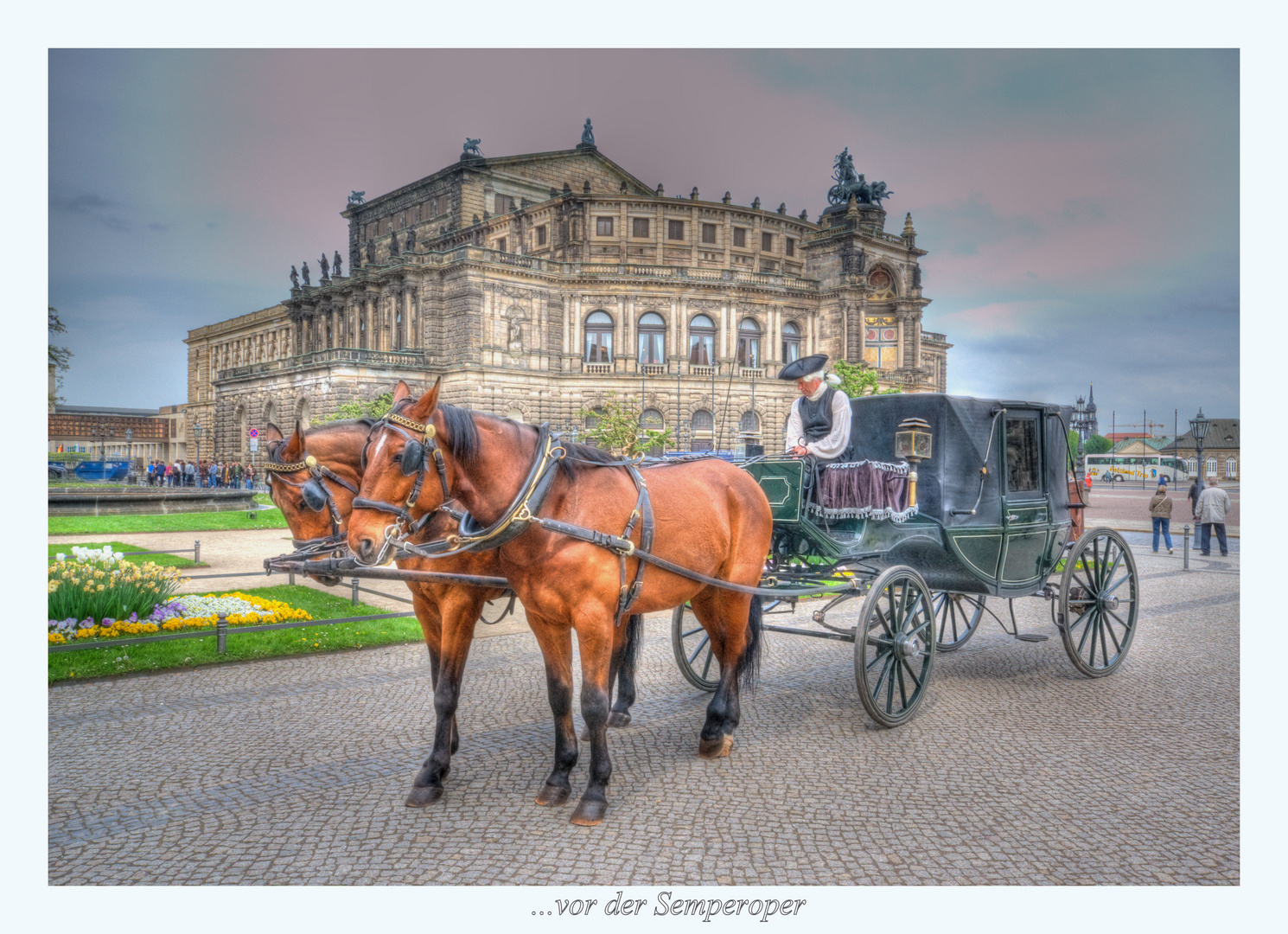 ... vor der Semperoper im Mittelalter