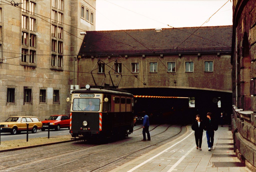 Vor der Wende und Vo.Ku.Hila rechts