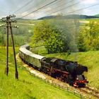 Vor Dobra gibt es diesen schönen Talblick mit der BR 52 (Ty 2),Pfingsten 2008