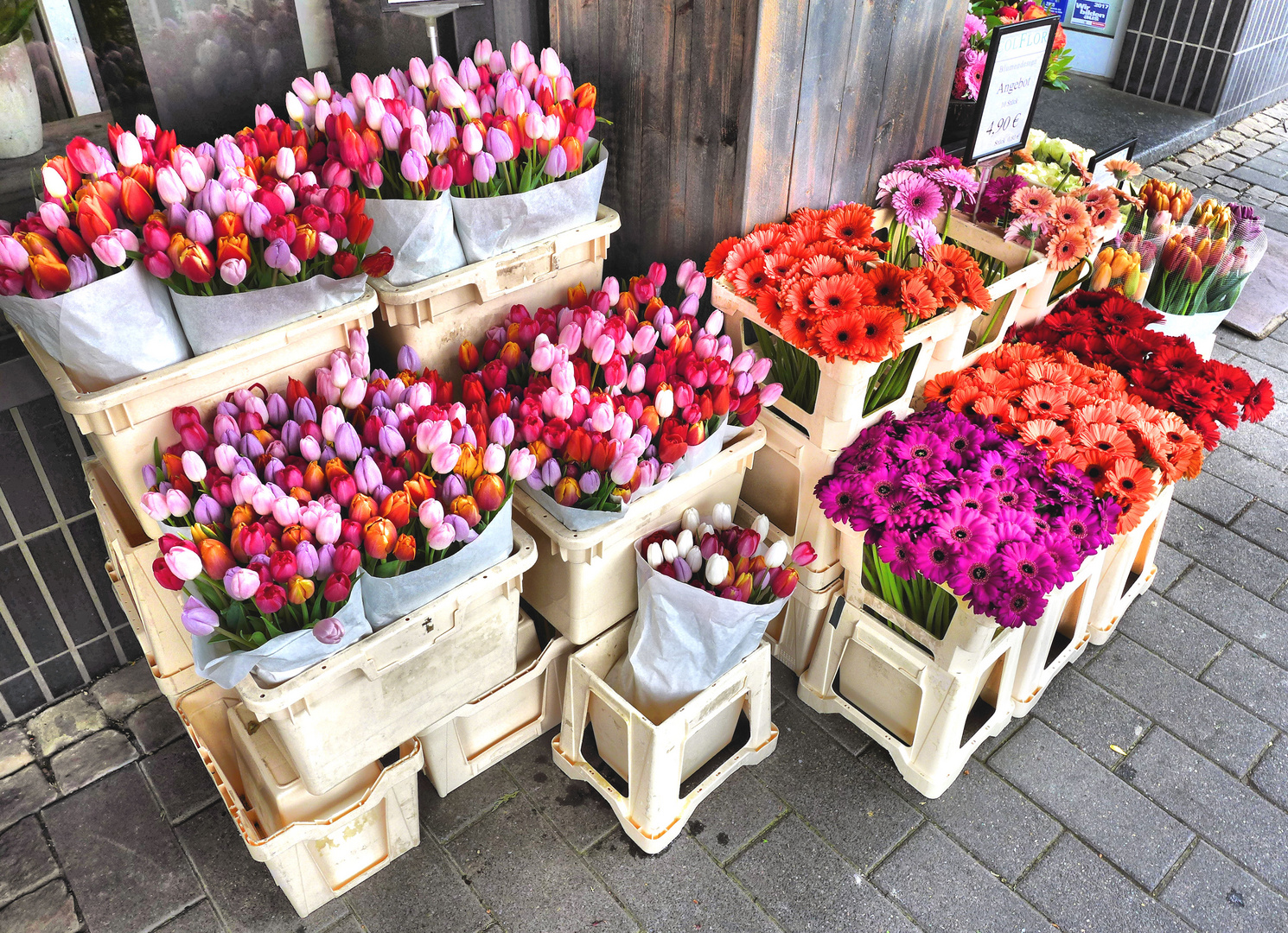 Vor einem Blumenladen