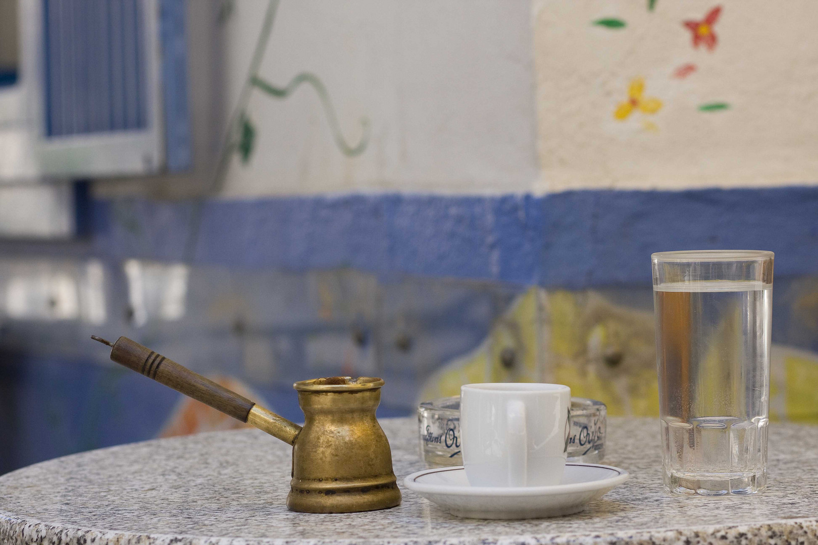 vor einem Kafenion in Samos Stadt