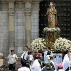 Vor einer Kirche in Lima