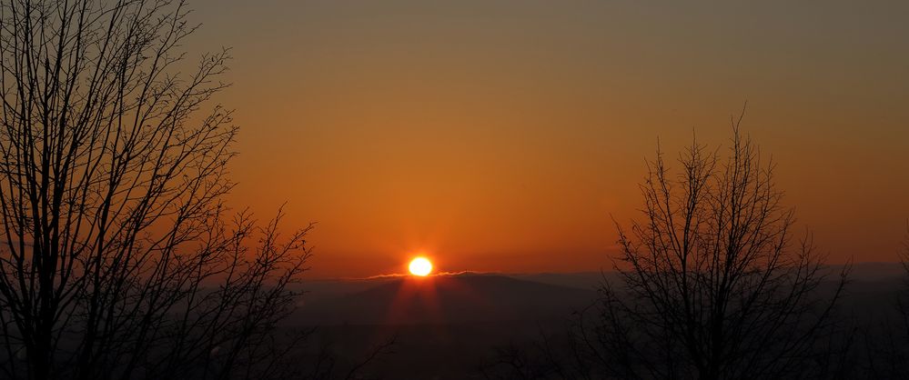 Vor einer Stunde ist die Sonne so über dem Cottaer Spitzberg aufgegangen...
