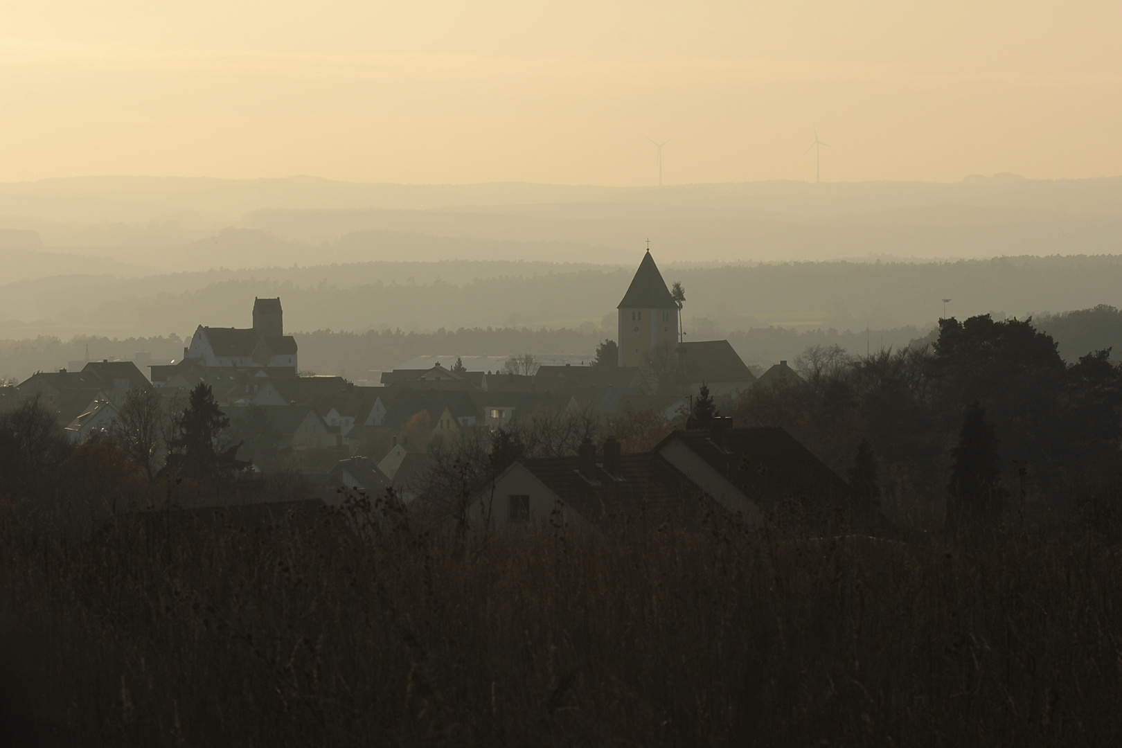 Vor einer Viertelstunde - Spätnachmittagslicht über Leonberg im Oberpfälzer Wald