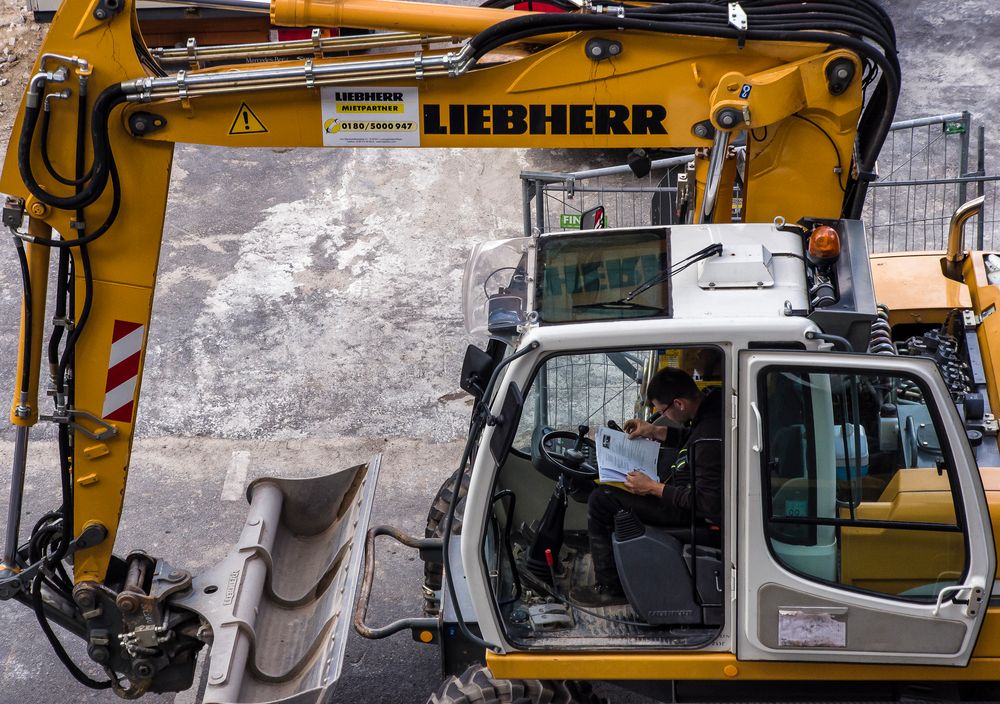 Vor Inbetriebnahme des Baggers... Foto & Bild baumaschinen, verkehr