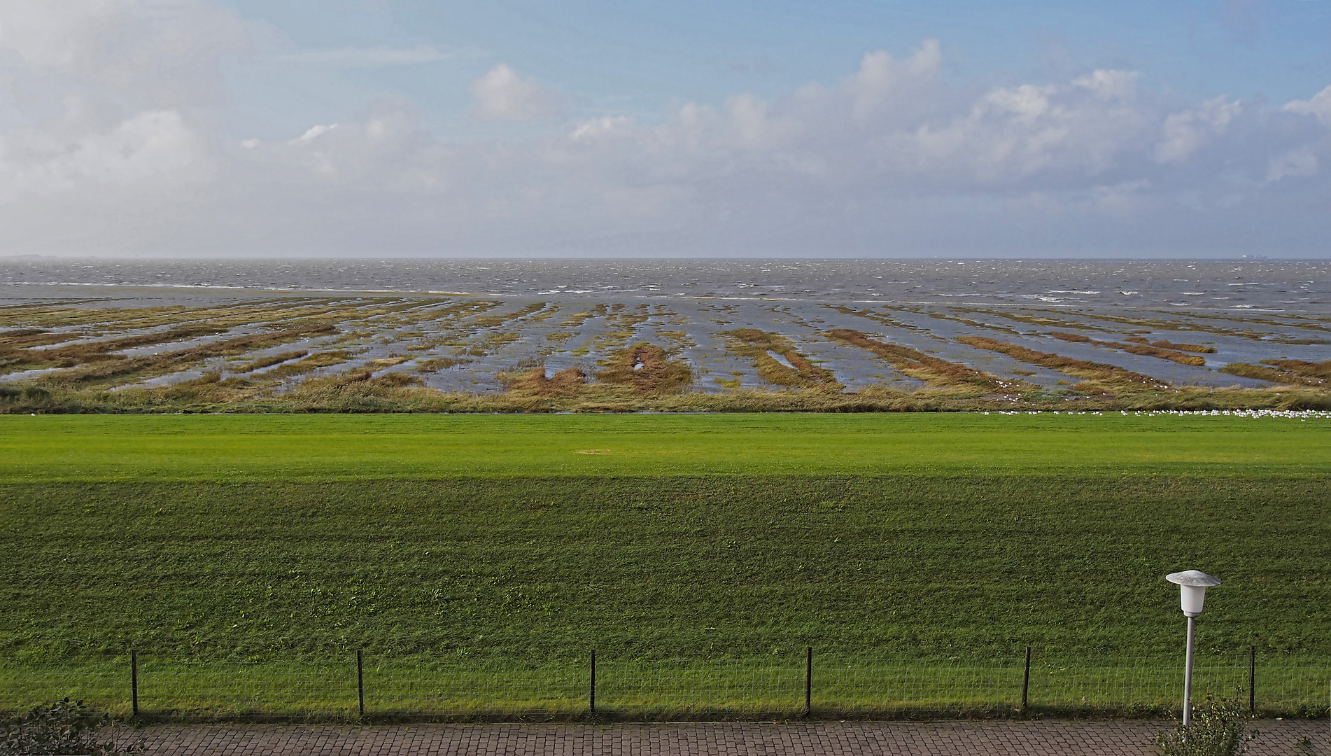 (Vor-) Land unter in Cuxhaven-Duhnen (Dünenweg) am 23.09.21 gegen 17:00