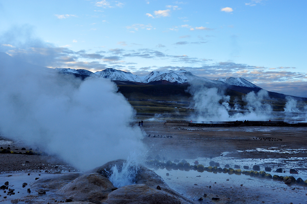 vor Sonnenaufgang am El Tatio Geysir 