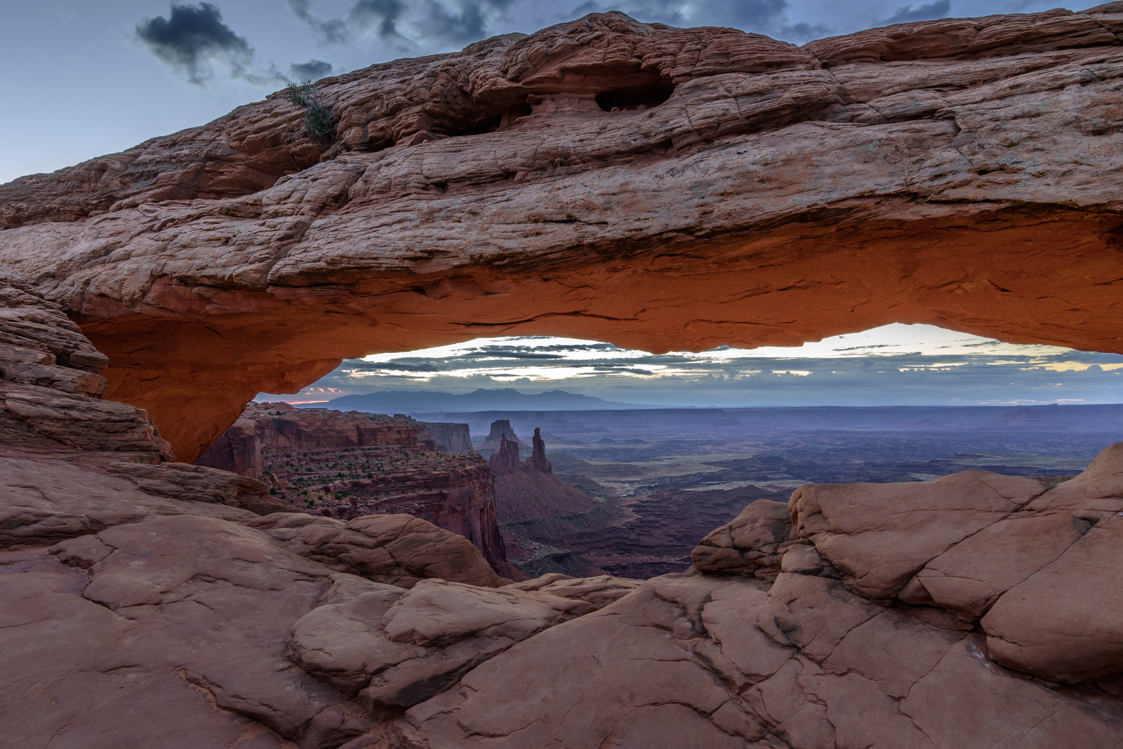 Vor Sonnenaufgang am Mesa Arch (Canyonlands National Park, Utah, USA)