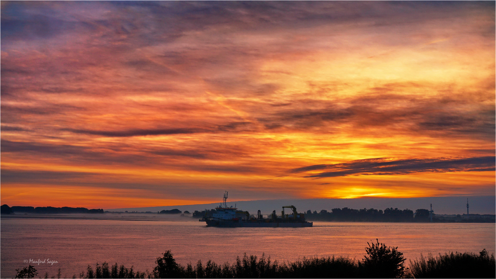 Vor Sonnenaufgang an der Elbe... 