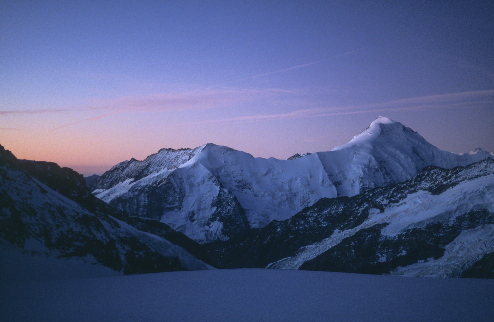 Vor Sonnenaufgang bei der Mönchsjochhütte