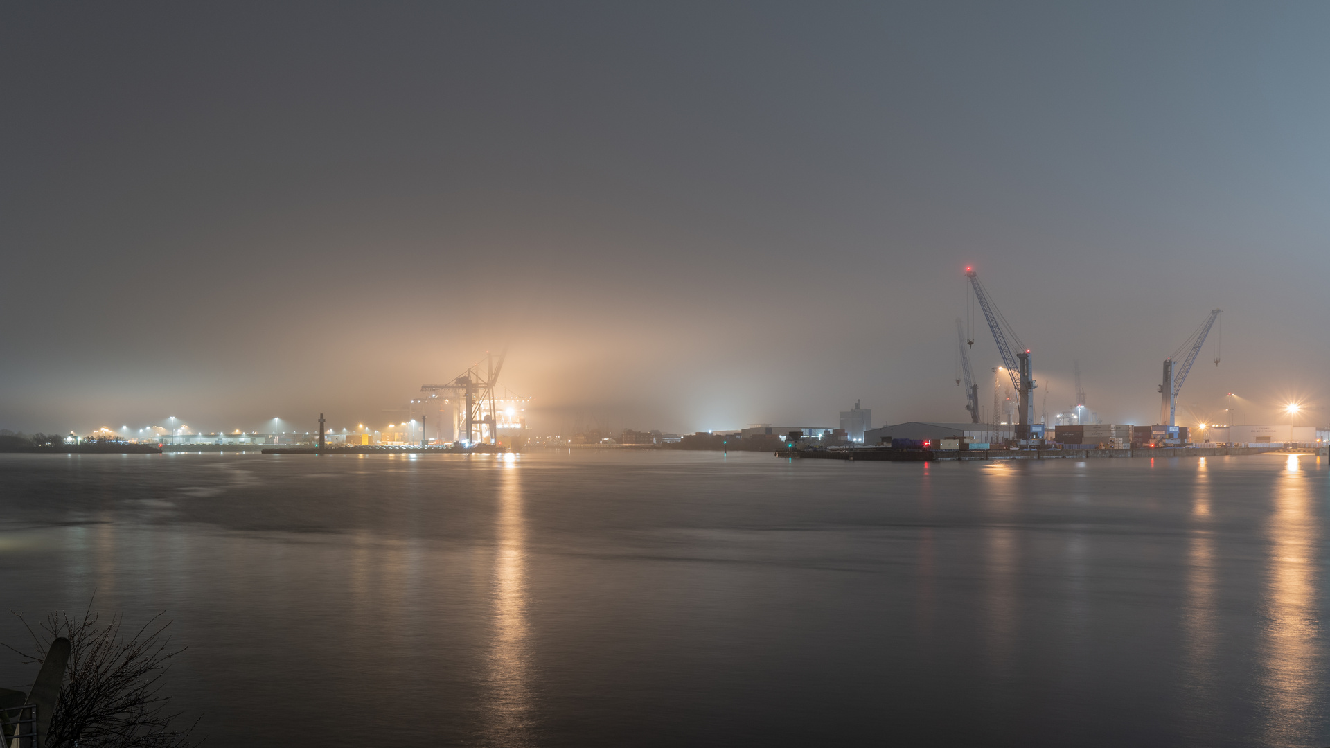 Vor Sonnenaufgang im Hafen (co) -1