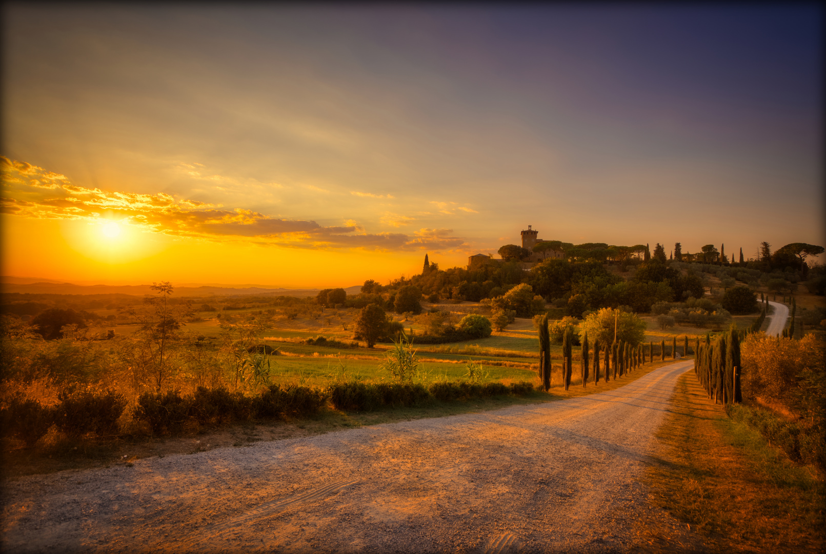 Vor Sonnenuntergang auf dem Weg nach Pienza: Palazzo Massaini