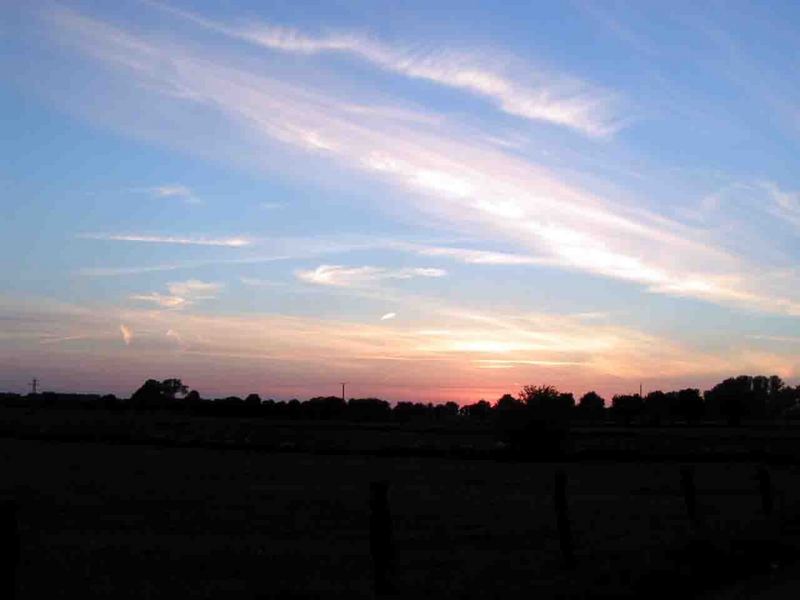 vorabendlicher himmel über goch