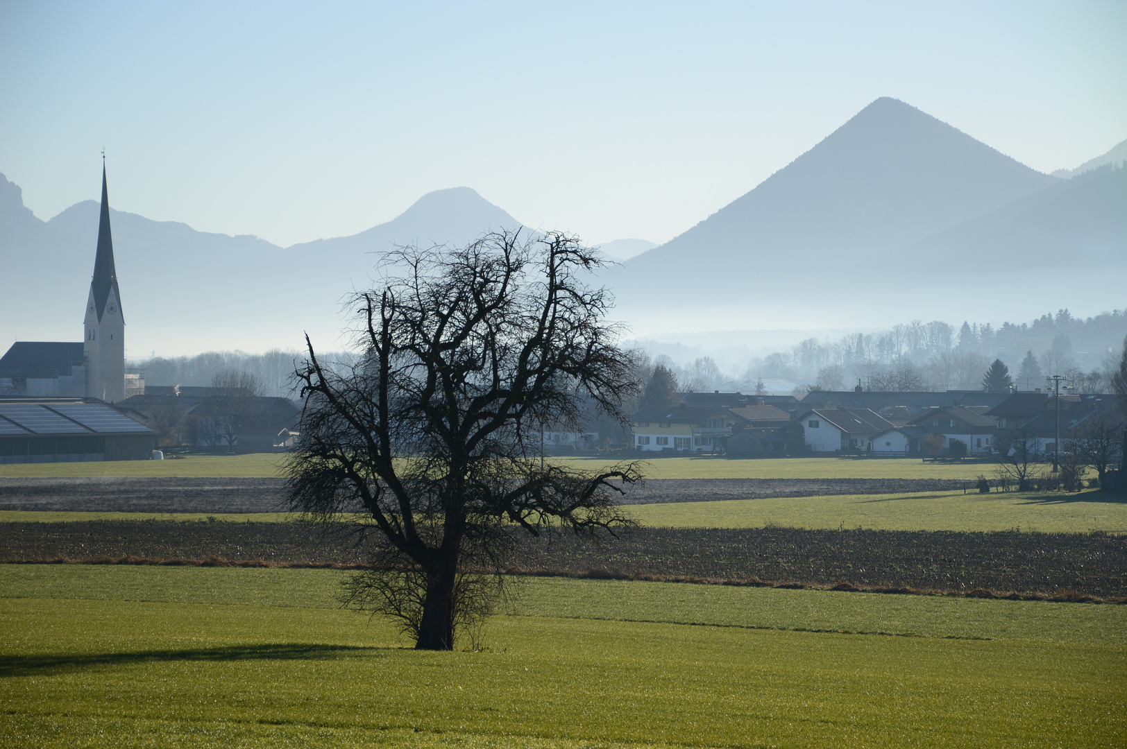 Voralpenlandschaft in Oberbayern im Dezember