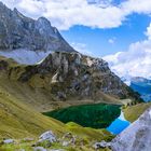 Voralpines Hochtal mit idyllischem Bergsee