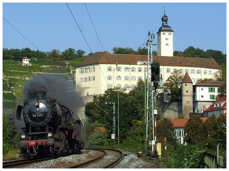 Vorbei am Schloß Horneck