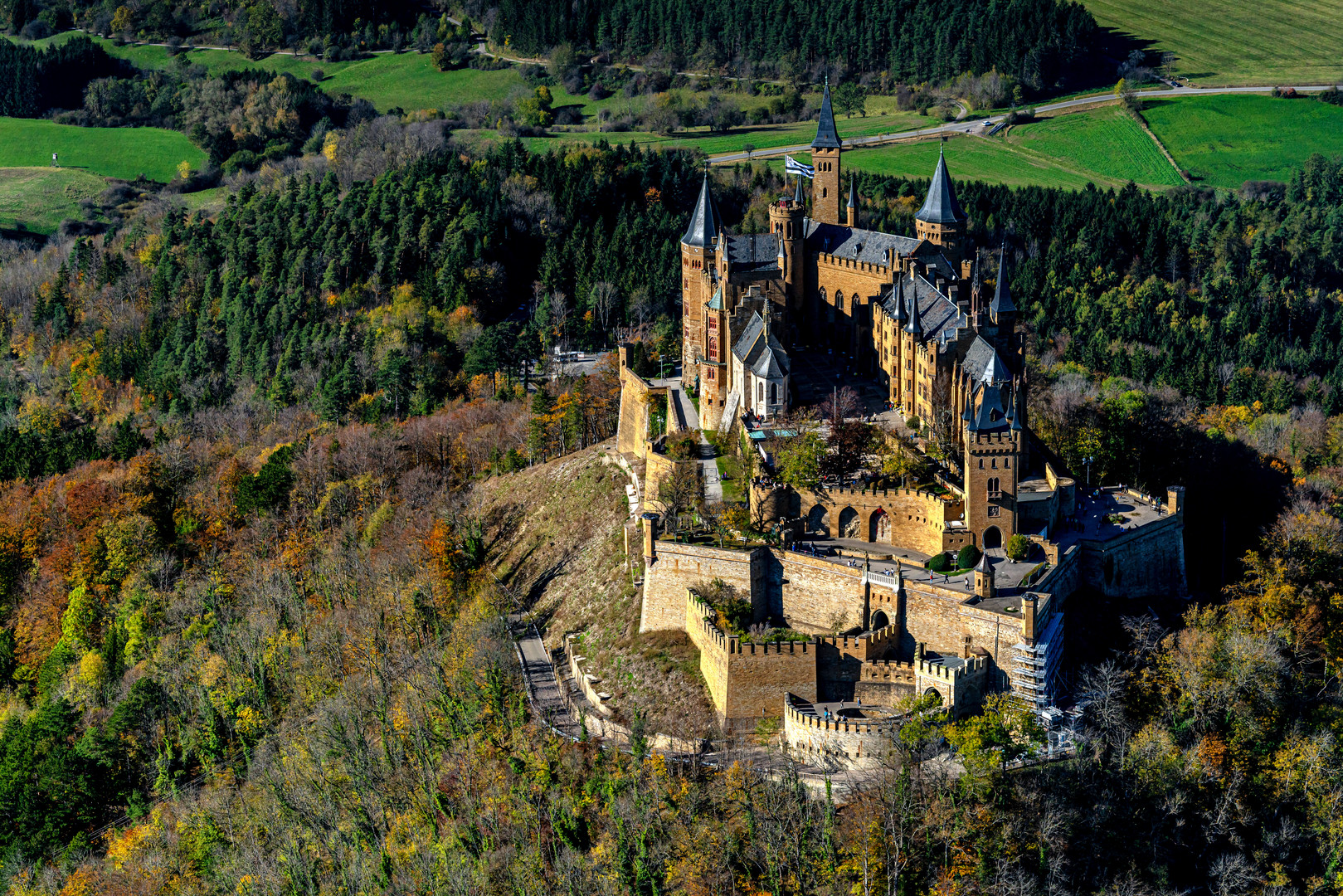 Vorbei an der Hohenzollern 