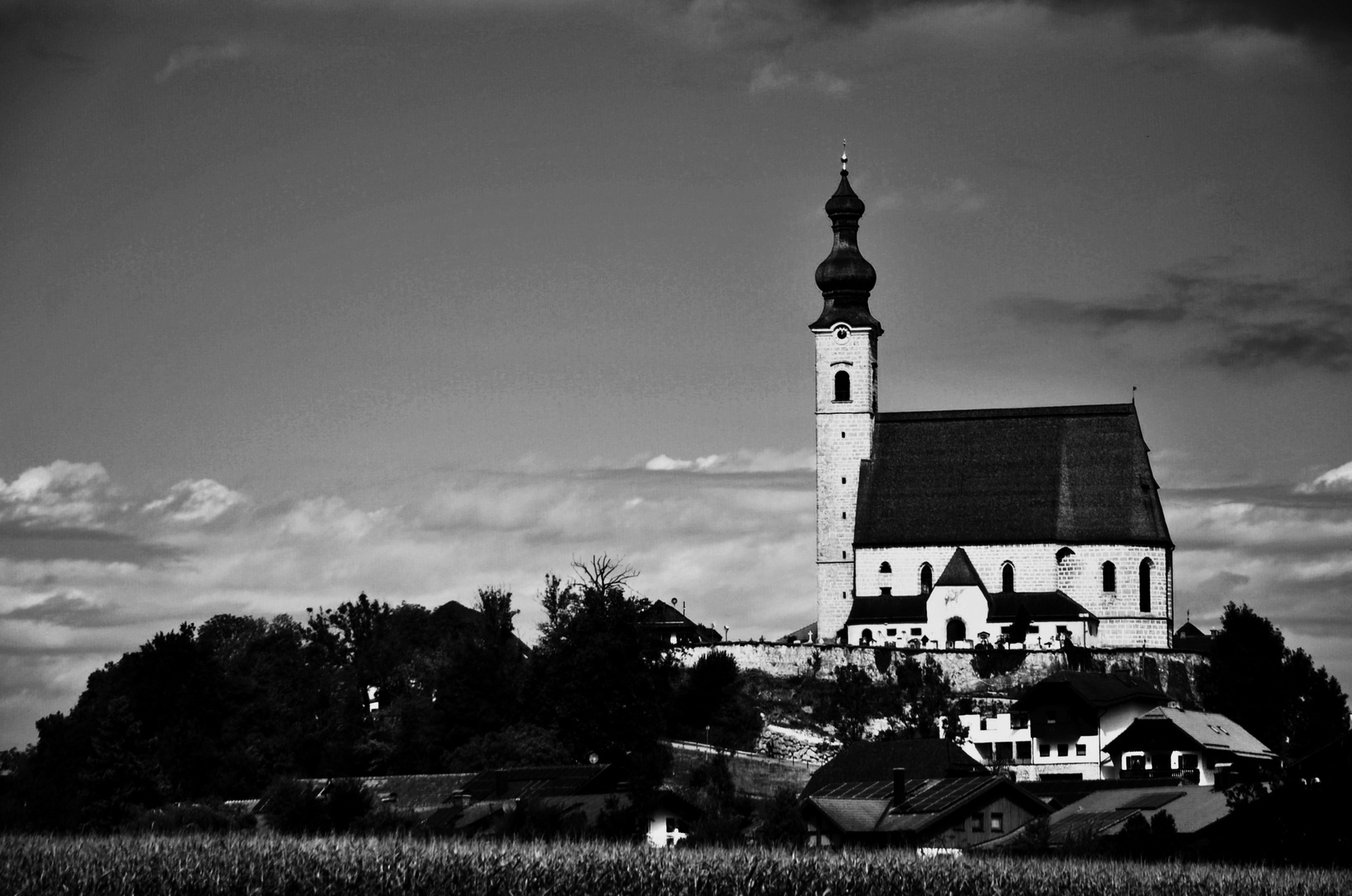 vorbei an der kleinen KIrche im Bayrischen weiter in schwäbische Gefilde