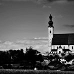 vorbei an der kleinen KIrche im Bayrischen weiter in schwäbische Gefilde