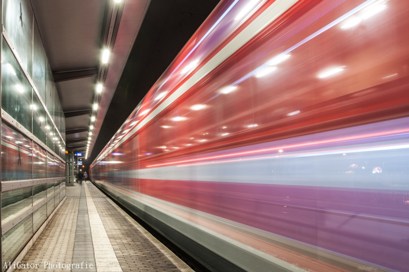 Vorbeifahrende S-Bahn