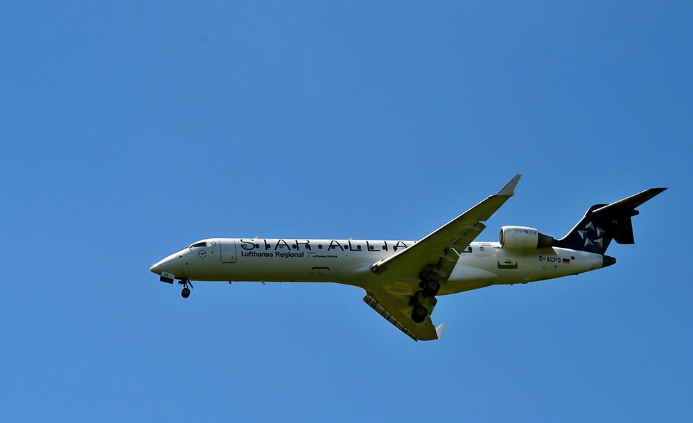 Vorbeiflug ~ Star Alliance D-ACPQ