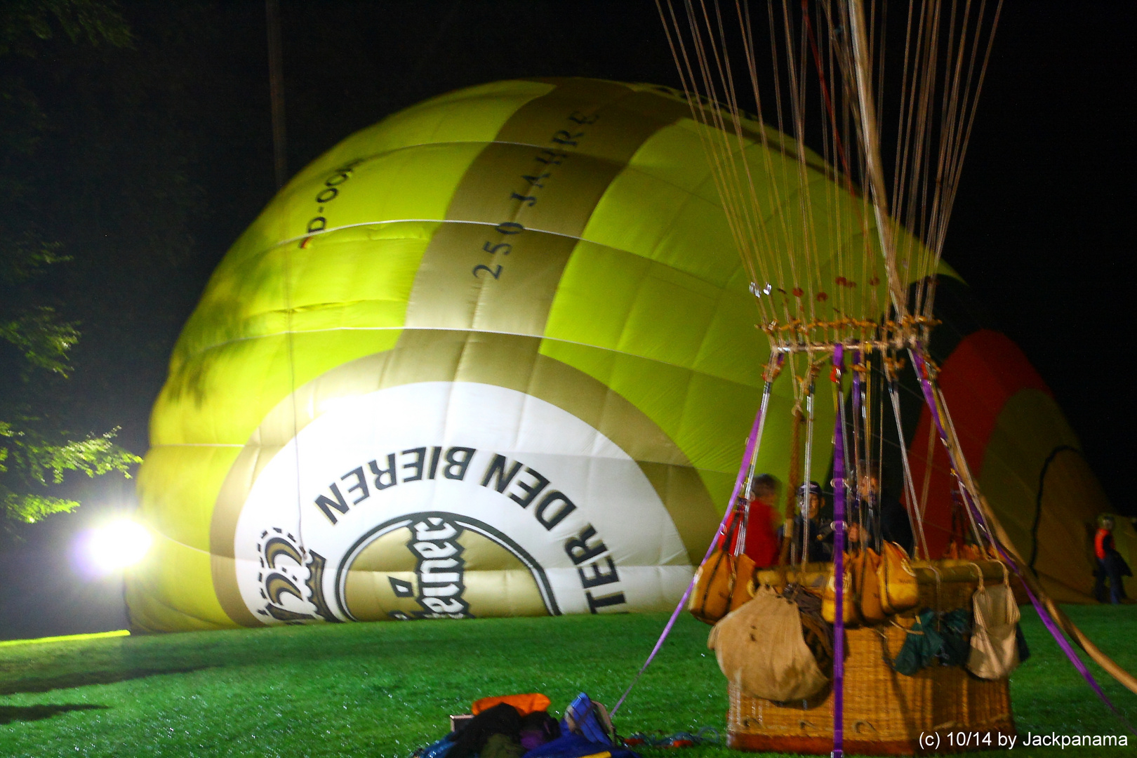 Vorbereitung für den Ballonstart am frühen Morgen