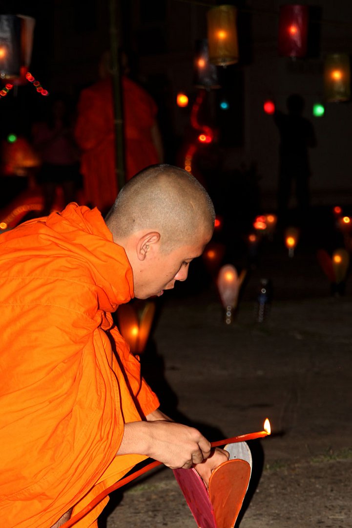 Vorbereitung Loy Krathong Festival