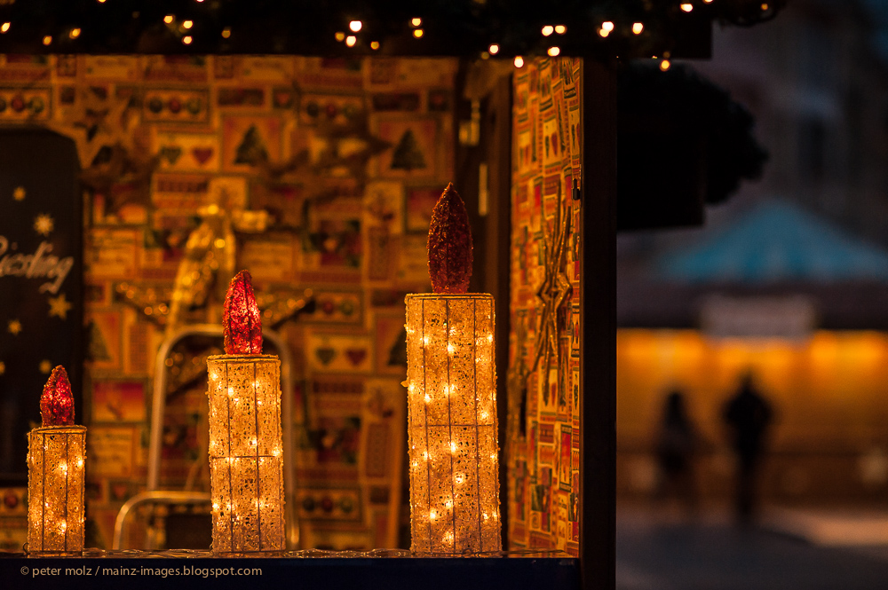 Vorbereitung Weihnachtsmarkt Mainz (2)