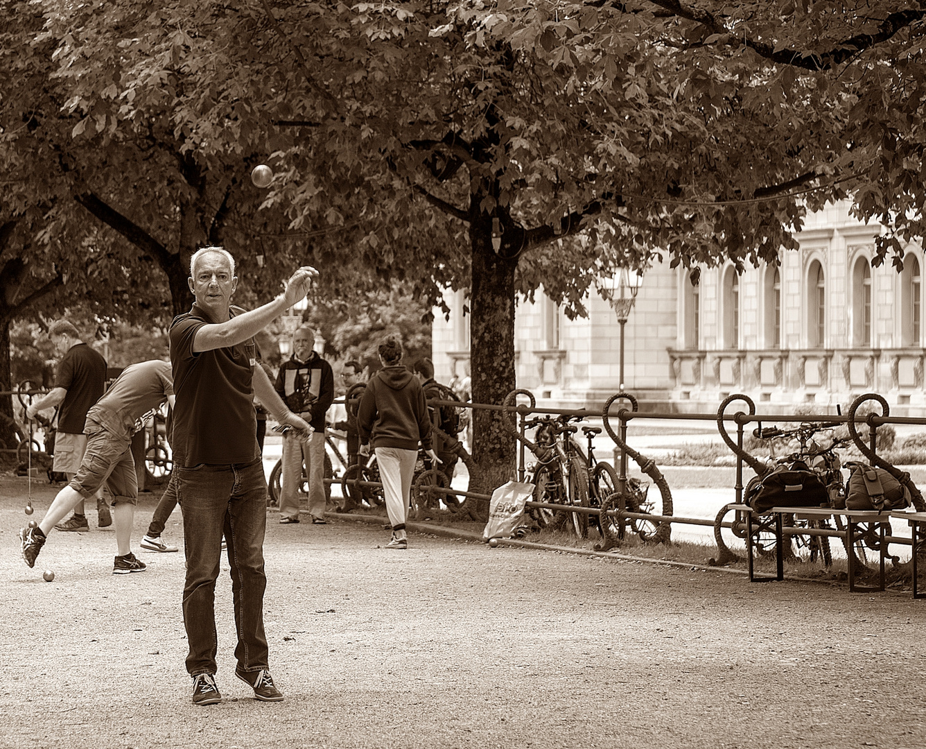 Vorbildliche Haltung beim Pétanque