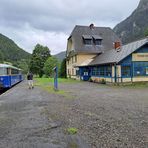 Vordernberg Markt die 2 Schienenbusse mit  Bahnhof 