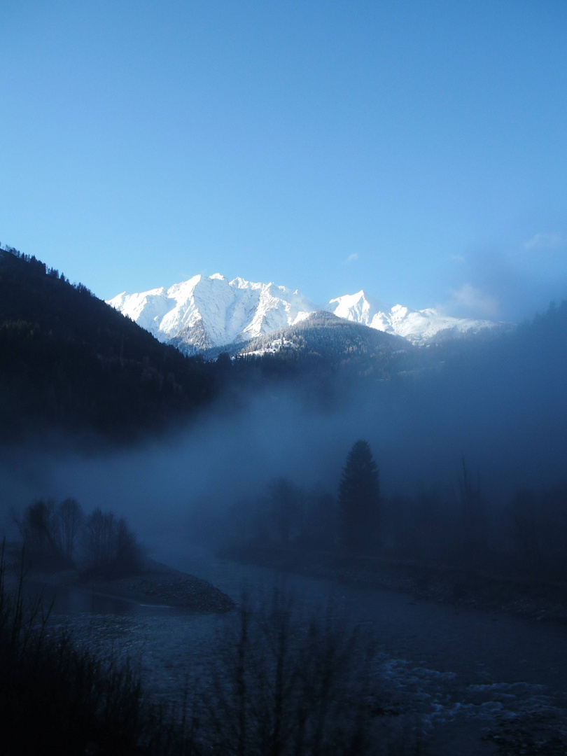 Vorderrhein im Nebel